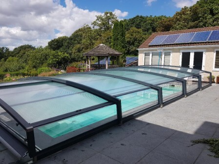 Low pool enclosure