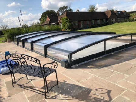 Low pool enclosure