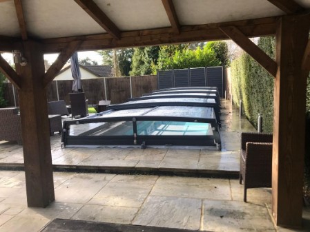 Low pool enclosure